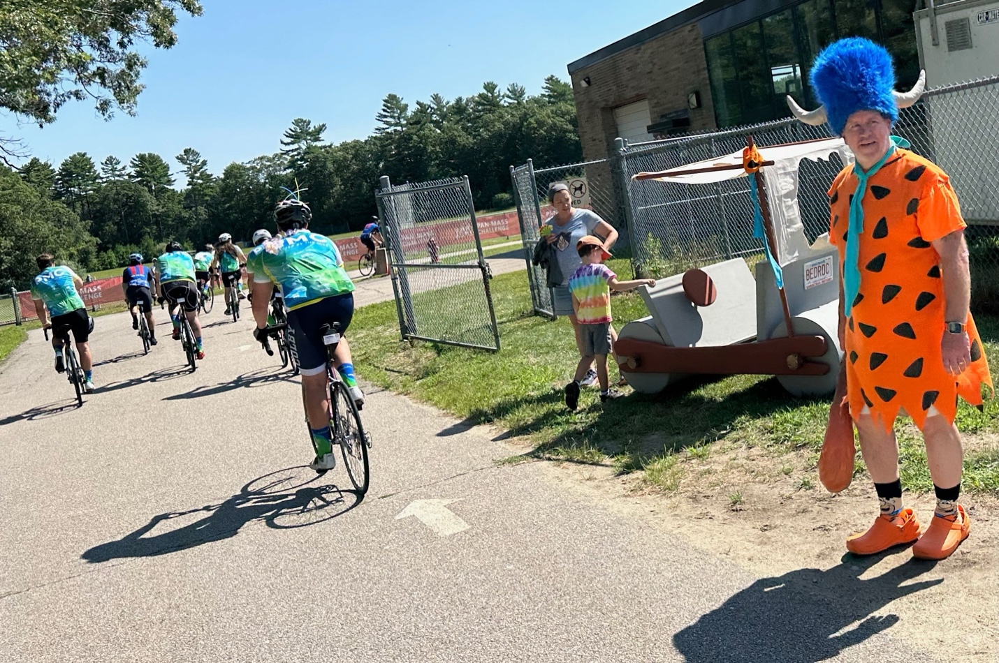 A group of people riding bicycles on a road
AI-generated content may be incorrect.