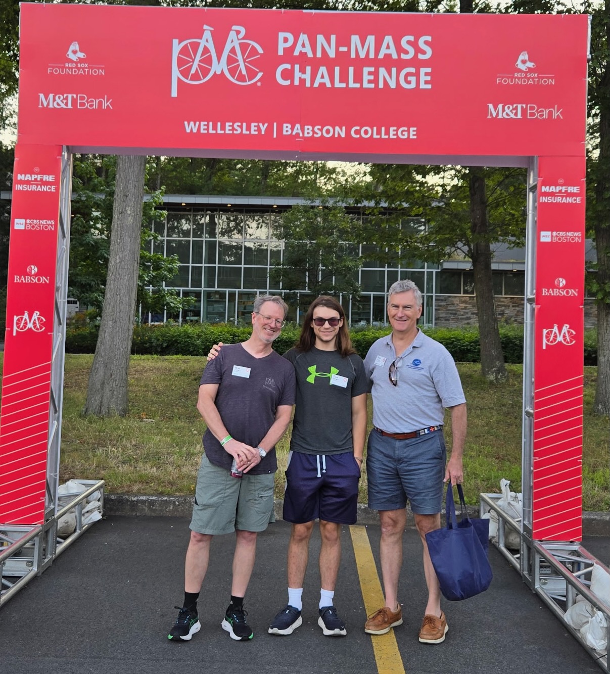 A group of people standing under a red sign
AI-generated content may be incorrect.